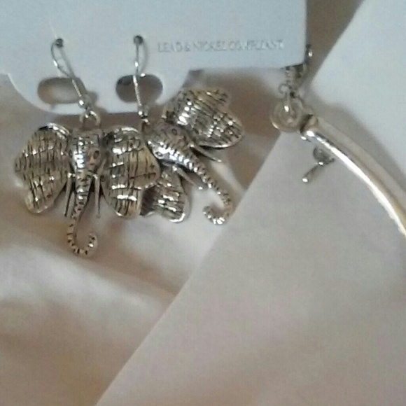 Elephant Necklace - Picture 2 of 3